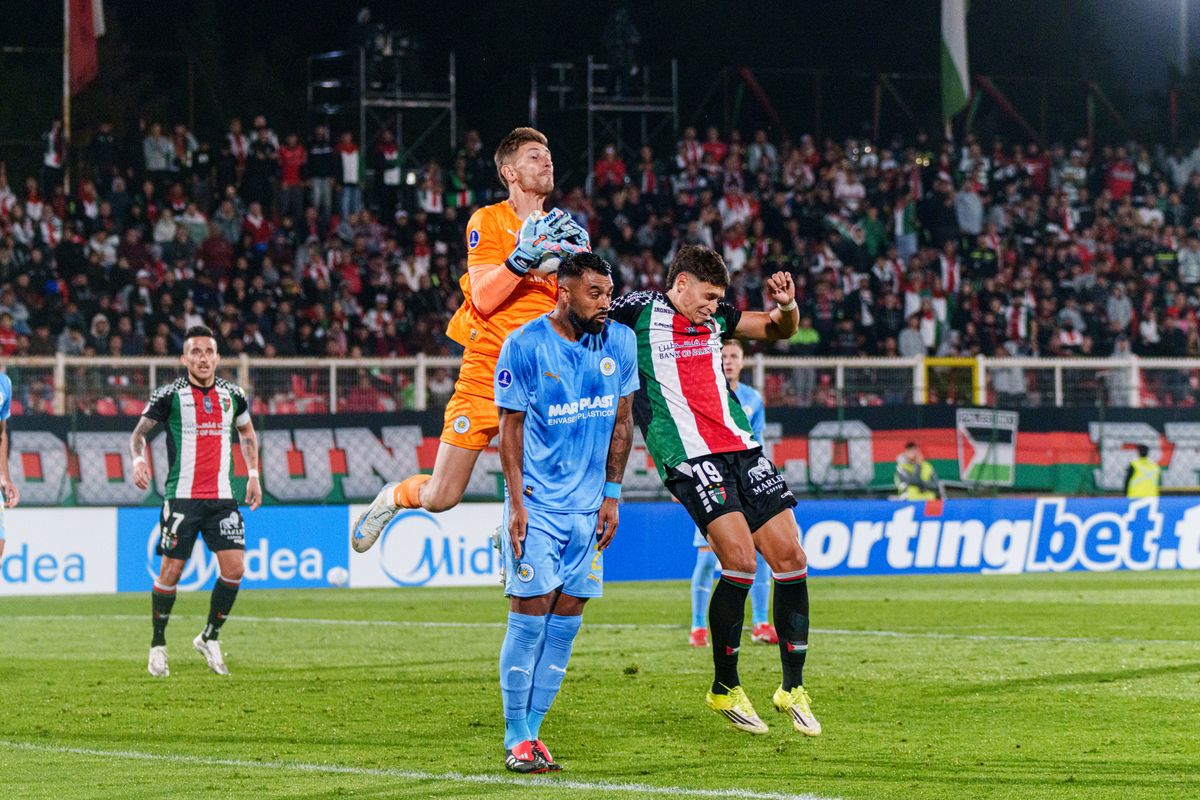 Fotografia 22 del partido Palestino vs Montevideo City Torque por la fase de grupos de la Copa Sudamericana 2026 en La Cisterna.